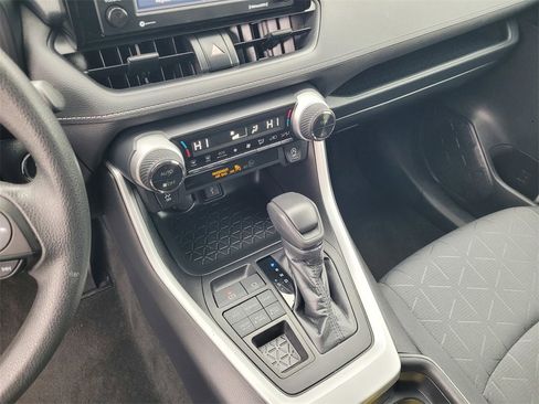 Used 2020 Toyota RAV4 XLE image 19