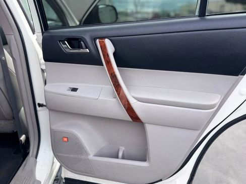 Used 2012 Toyota Highlander Limited image 12