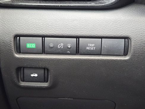 Used 2025 Nissan Sentra SV FWD image 20
