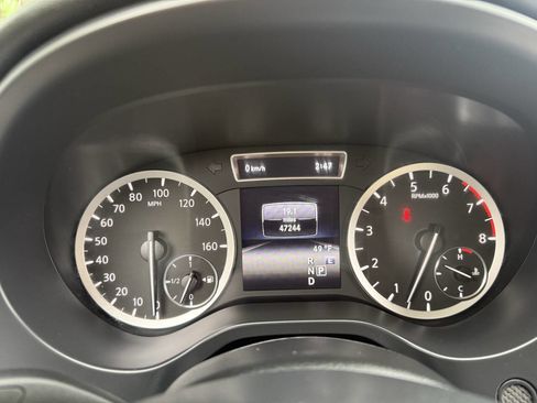 Used 2019 INFINITI QX30 Premium w/ Navigation Package image 14