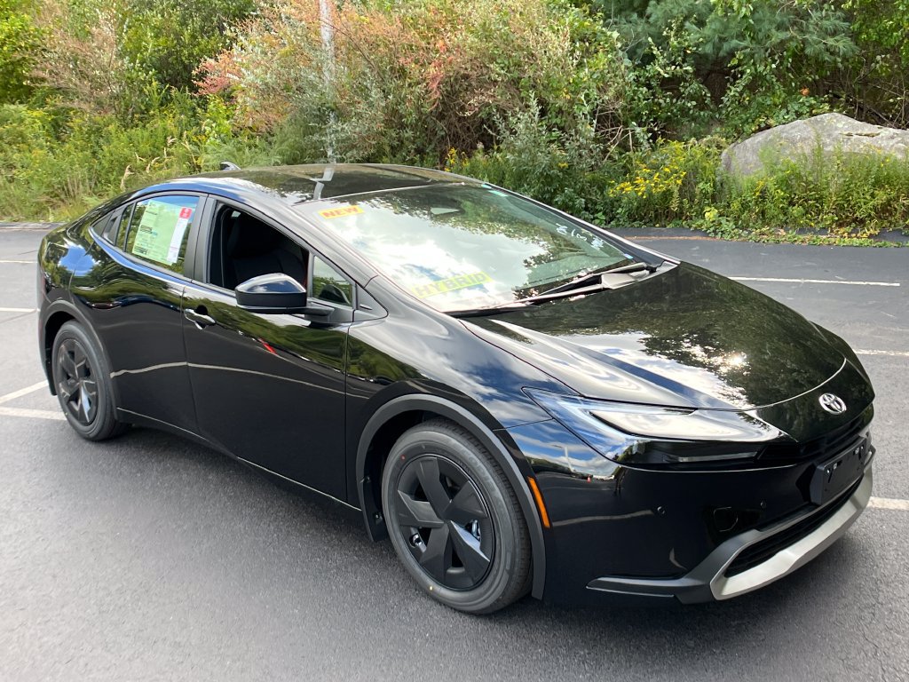 New 2027 Toyota Prius Plug-In Hybrid FWD image 7