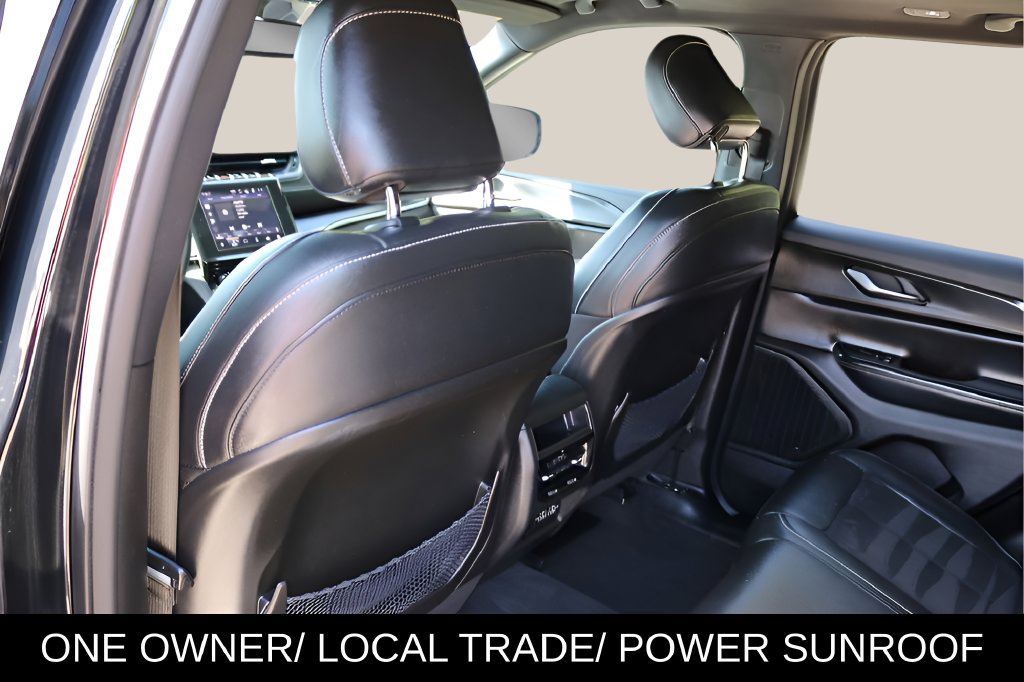 Used 2023 Jeep Grand Cherokee Altitude RWD image 14