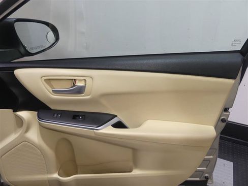 Used 2017 Toyota Camry LE FWD image 18