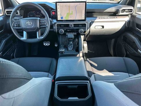 Used 2025 Toyota Tacoma TRD Sport image 11