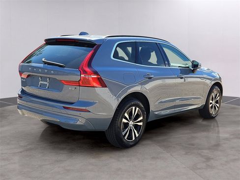 Used 2023 Volvo XC60 B5 Core image 4