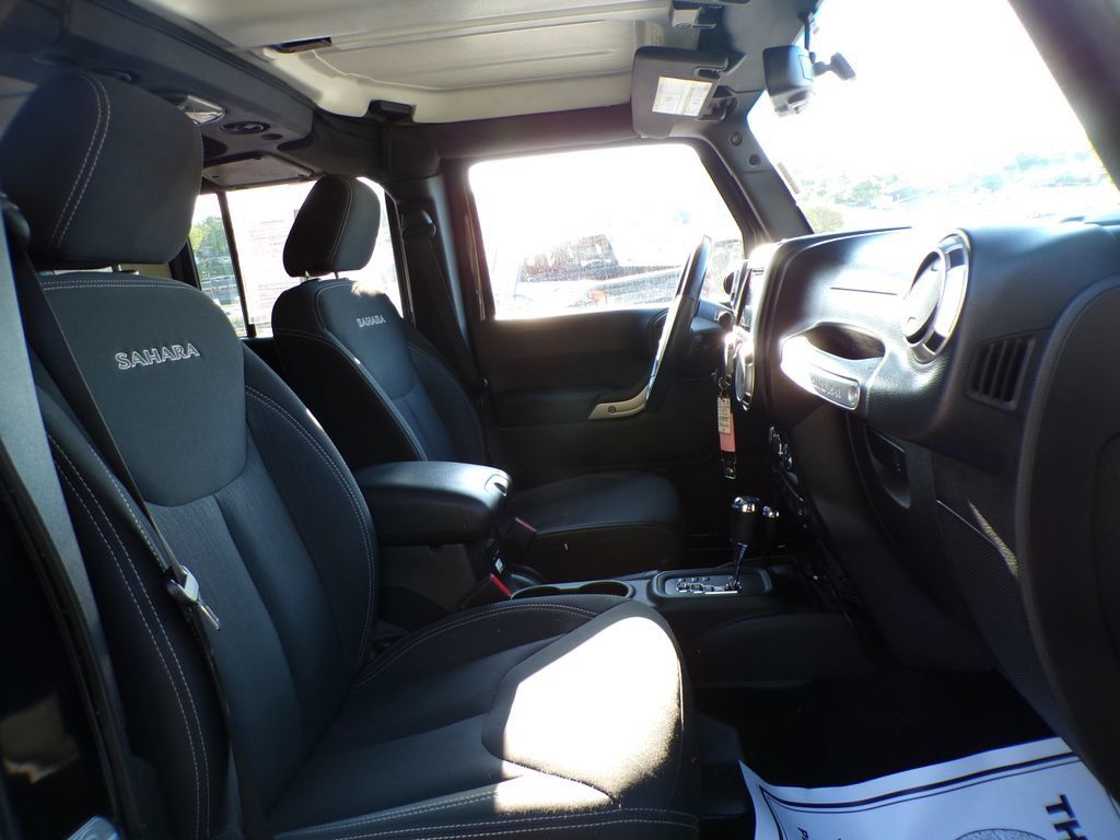 Used 2017 Jeep Wrangler Unlimited Sahara AWD/4WD image 15