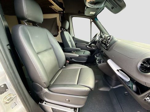 Used 2022 Mercedes-Benz Sprinter 2500 image 27