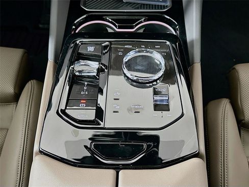 New 2026 BMW 550e xDrive w/ Executive Package image 17