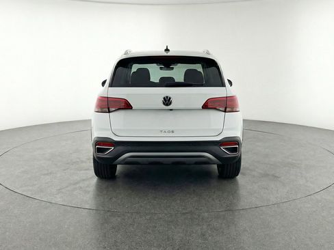 Used 2025 Volkswagen Taos SE AWD/4WD image 7