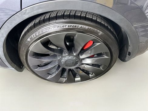 Used 2022 Tesla Model Y Performance image 11