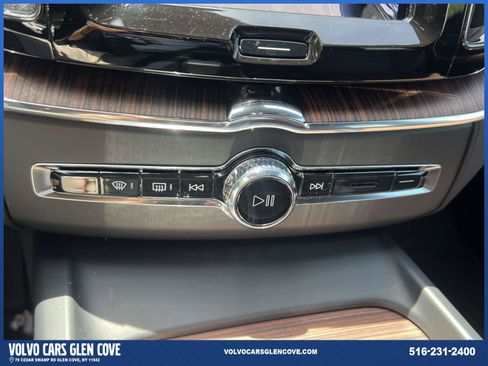 Used 2024 Volvo XC60 B5 Plus AWD/4WD image 27
