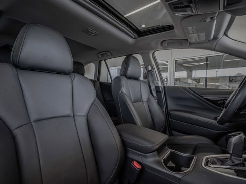 Used 2025 Subaru Outback Limited image 32