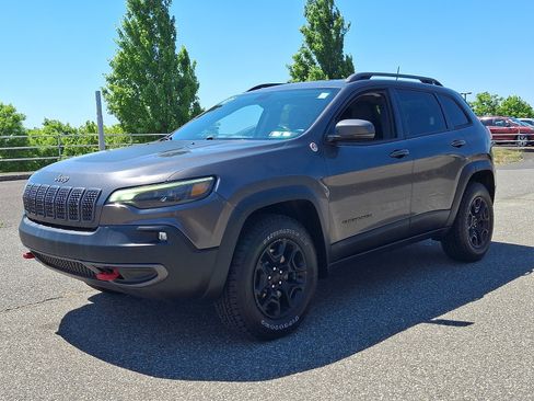 Used 2020 Jeep Cherokee Trailhawk w/ Cold Weather Group AWD/4WD image 3