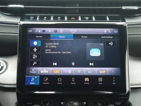 Used 2025 Jeep Grand Cherokee Overland w/ Luxury Tech Group IV AWD/4WD image 23