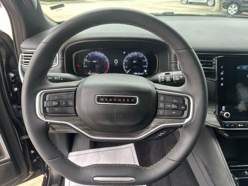 Used 2023 Jeep Wagoneer L Series II image 13