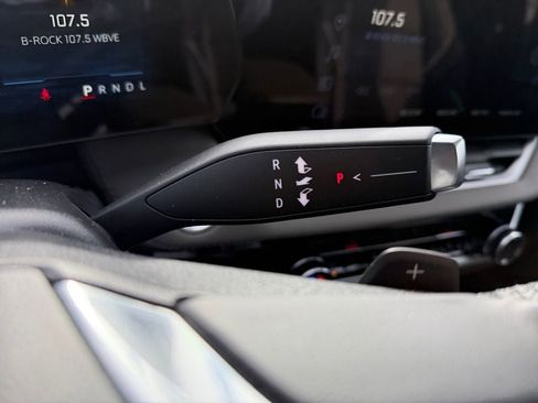 Used 2025 Chevrolet Equinox LT w/ Convenience Package II image 23