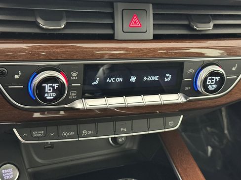 Used 2024 Audi A4 2.0T Premium w/ Convenience Package image 18