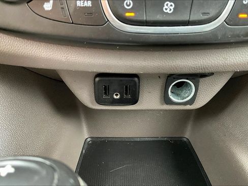 Used 2019 Chevrolet Traverse LT FWD image 15
