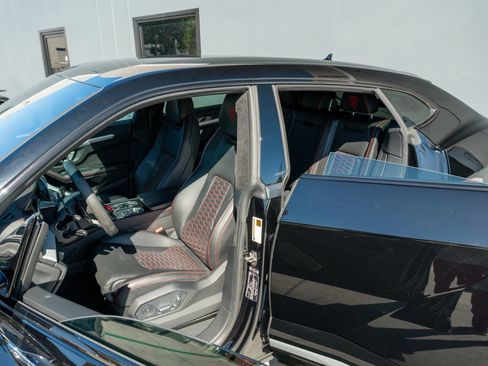 Used 2020 Lamborghini Urus image 48