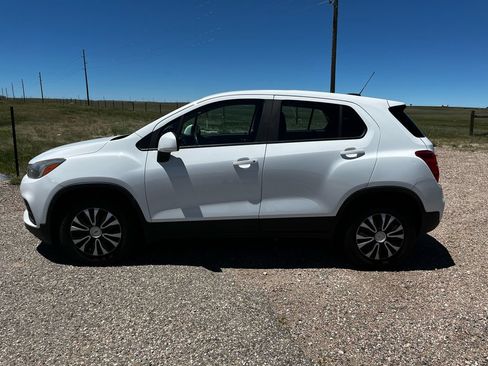 Used 2017 Chevrolet Trax LS FWD image 2