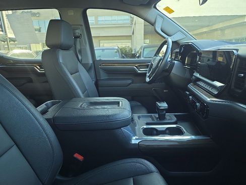 Used 2022 Chevrolet Silverado 1500 LT Trail Boss w/ LT Trail Boss Premium Package image 8