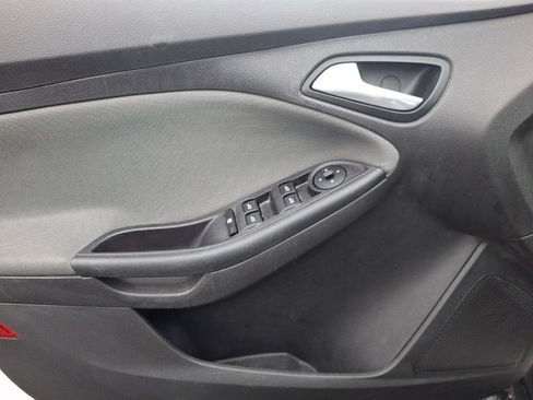 Used 2013 Ford Focus SE FWD image 12