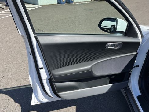 Certified 2025 Hyundai Ioniq 6 SE RWD image 15