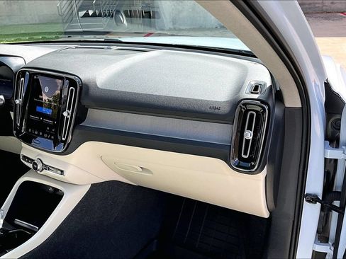 Used 2024 Volvo XC40 B5 Plus w/ Protection Package Premier AWD/4WD image 20