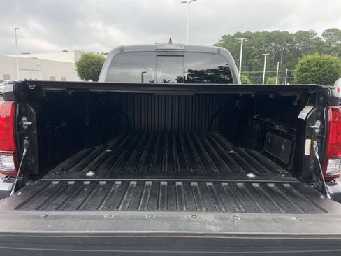 Used 2022 Toyota Tacoma SR5 w/ Technology Package RWD image 9
