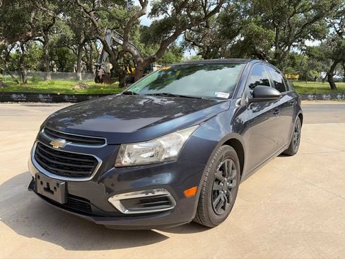 Used 2015 Chevrolet Cruze LS FWD image 2