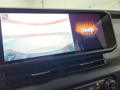 Used 2024 Jeep Gladiator Sport image 39