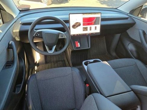Used 2026 Tesla Model Y 2WD image 10