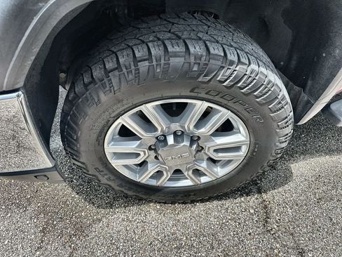 Used 2020 GMC Sierra 2500 SLT AWD/4WD image 2
