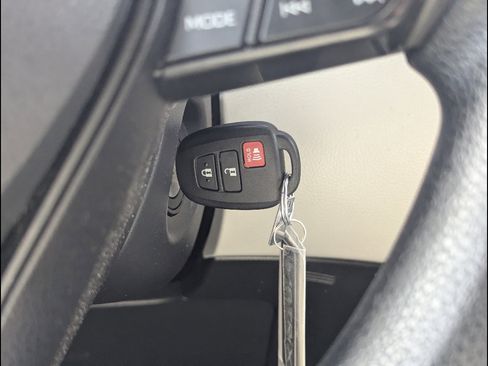 Used 2022 Toyota Corolla Cross L image 28