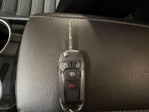 Used 2014 Ford Fusion SE FWD image 33