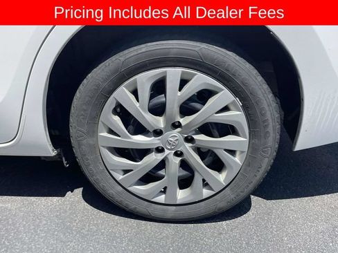 Used 2018 Toyota Corolla LE FWD image 4
