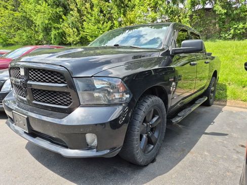 Used 2018 RAM 1500 Express w/ Black Ram 1500 Express Group AWD/4WD image 2
