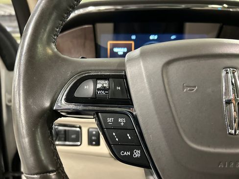 Certified 2021 Lincoln Navigator L Reserve w/ Luxury Package AWD/4WD image 12