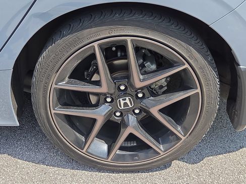 Used 2024 Honda Civic Sport Touring image 3
