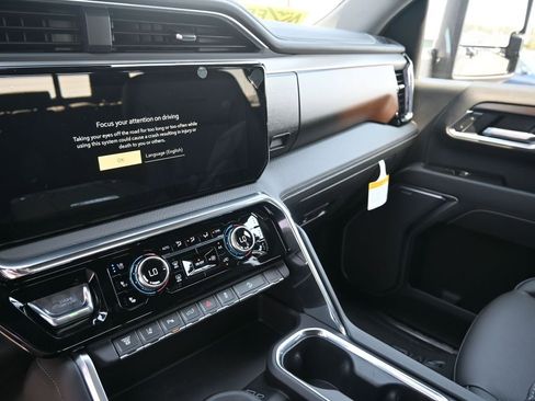 New 2026 GMC Sierra 3500 Denali w/ Denali Reserve Package image 24