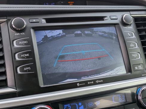 Used 2018 Toyota Highlander SE image 35