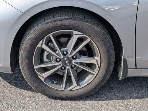 Used 2024 Kia Forte LXS image 10