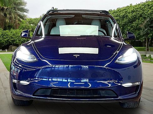 Used 2022 Tesla Model Y Long Range AWD/4WD image 2