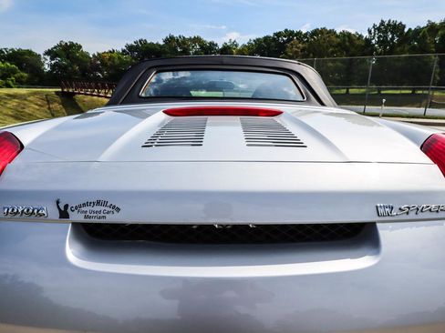 Used 2003 Toyota MR2 image 37