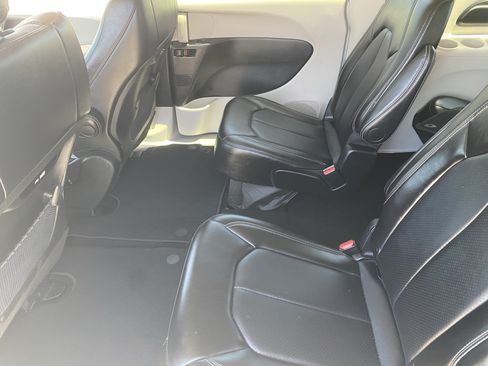 Certified 2024 Chrysler Pacifica Touring-L FWD image 15