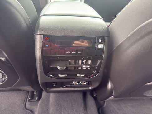 Used 2024 Jeep Grand Cherokee L Altitude AWD/4WD image 31