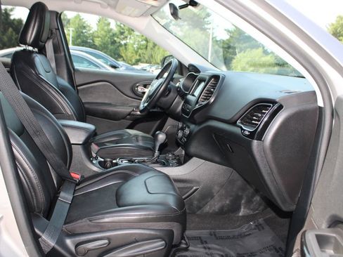 Used 2020 Jeep Cherokee Latitude Plus AWD/4WD image 11
