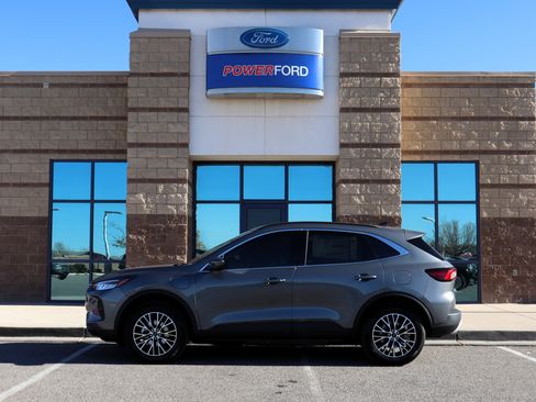 New 2026 Ford Escape SE image 9
