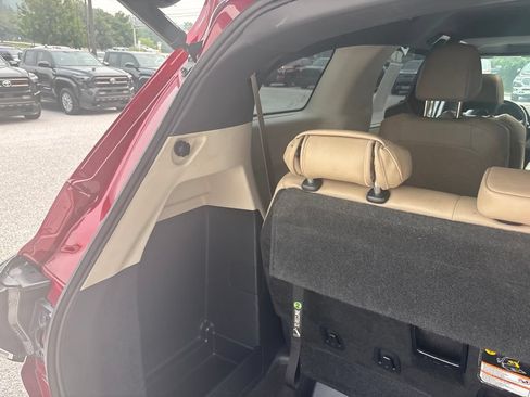 Used 2021 Toyota Sienna XLE FWD image 6