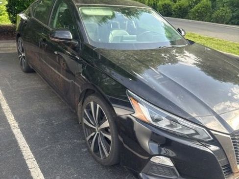 Used 2020 Nissan Altima 2.5 SR w/ Premium Package FWD image 1